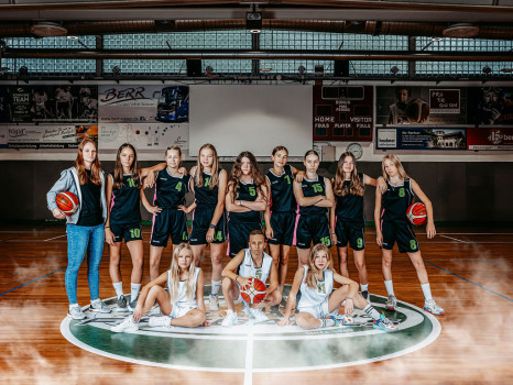 u14 und u16 Maedels.jpg